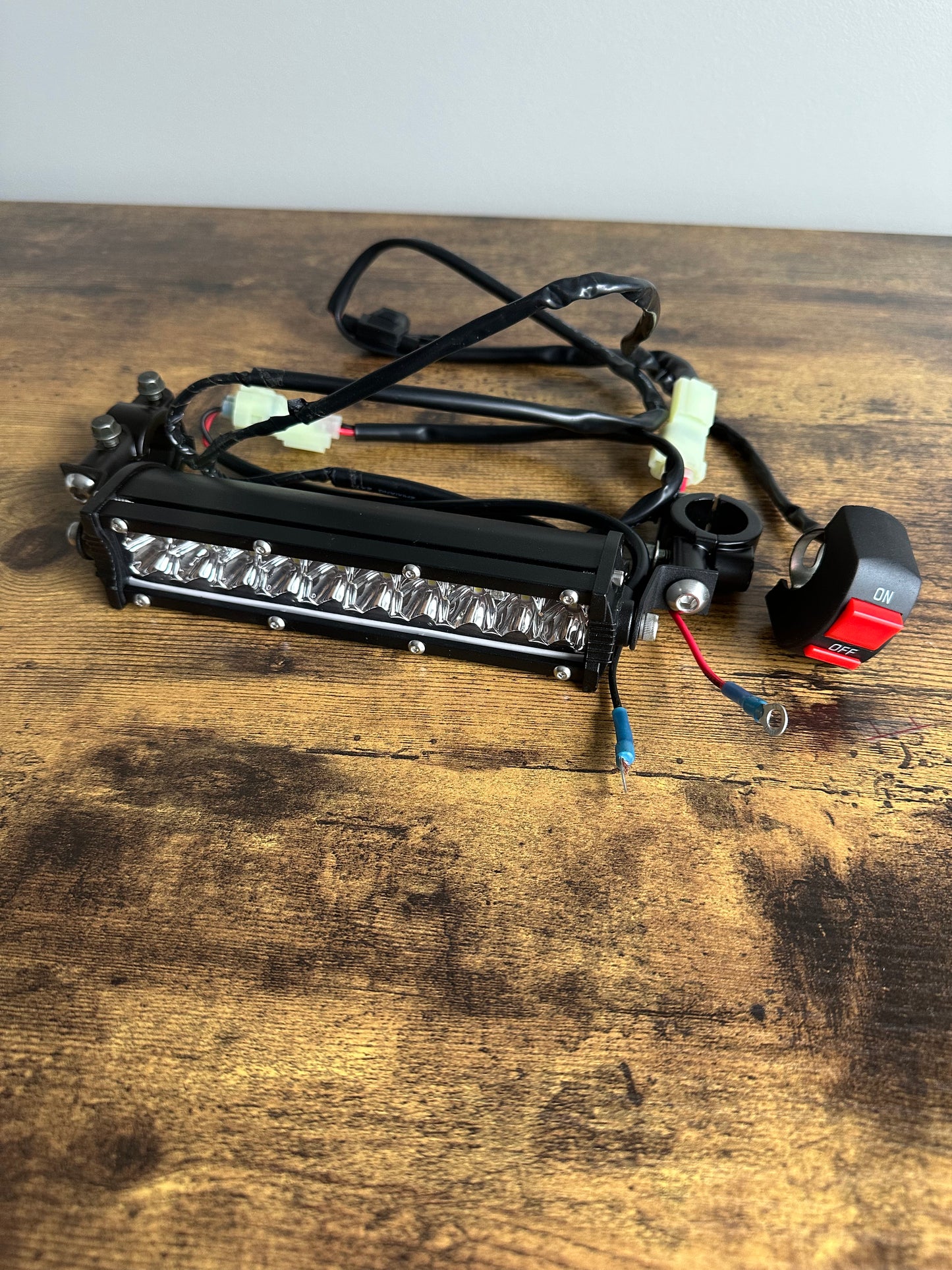 Plug and play lightbar