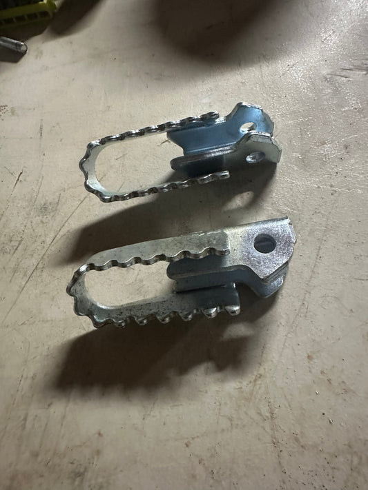 Oem crf 110 footpegs